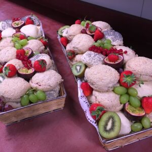 Broodjesbuffet deluxe met vers belegde broodjes voor een receptie of bedrijfslunch