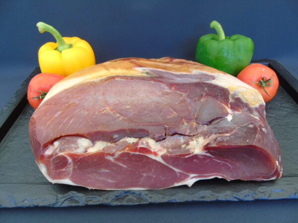 Italiaanse ham gerijpt