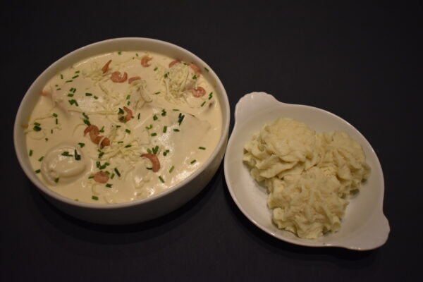 Pannetje met een weelde aan vis en puree